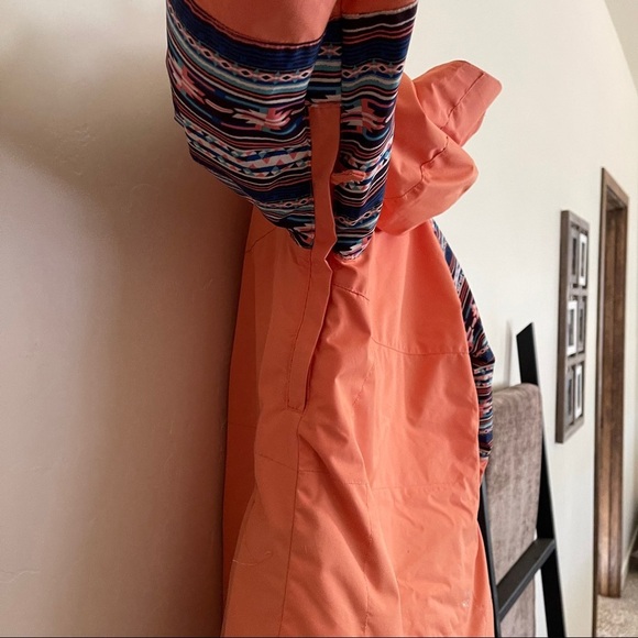 EUC PWDR ROOM District Tribal 10K Snowboard Jacket - Picture 9 of 12